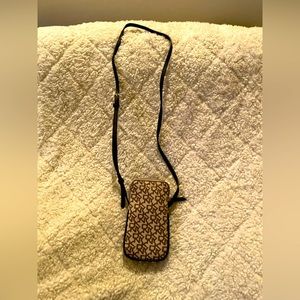 Small crossover pouch